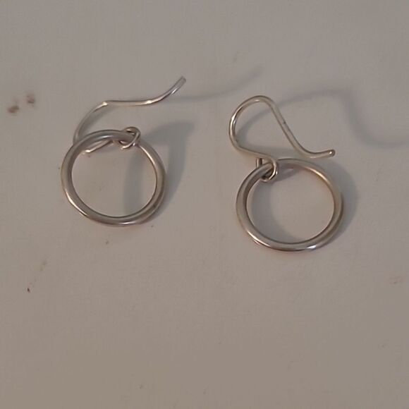 Elegant Hoop Earrings - Picture 4 of 6